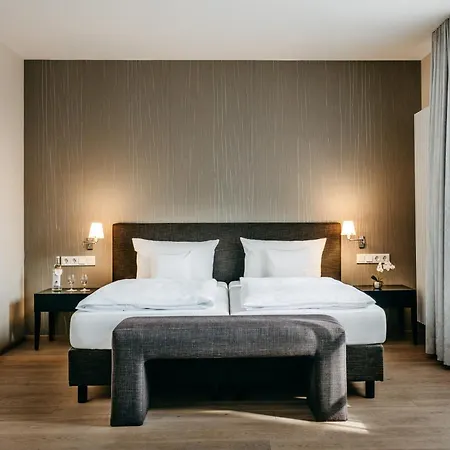 纽莫艾斯罗曼蒂克帕斯特酒店 4*