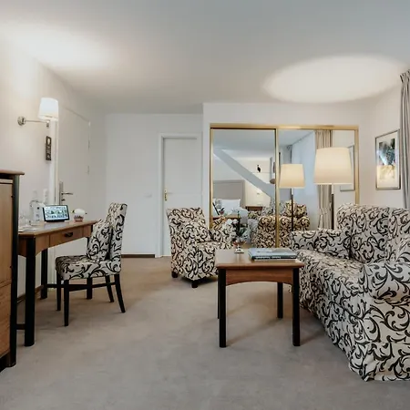 ホテル Niemeyers Romantik Posthotel 4*